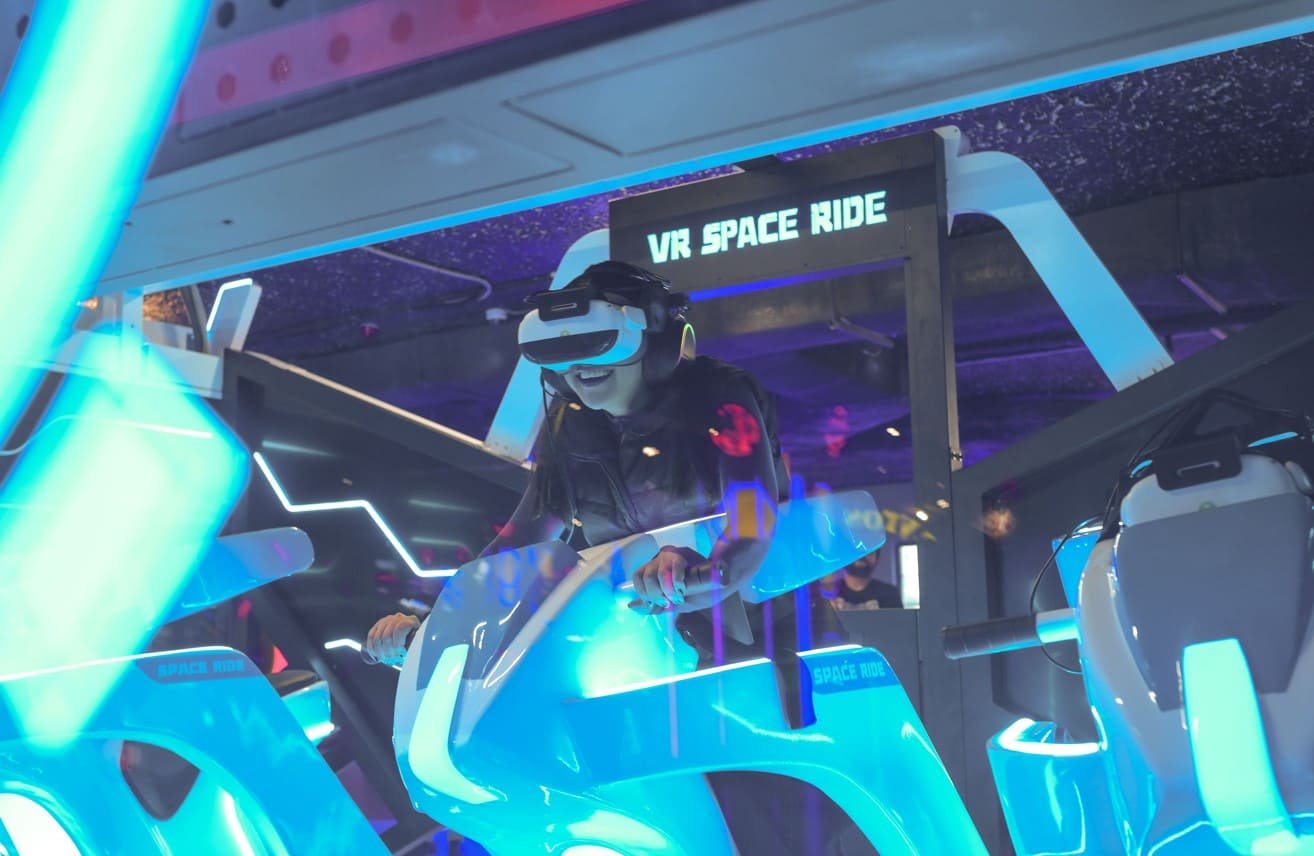 Arcade & VR Game Machines